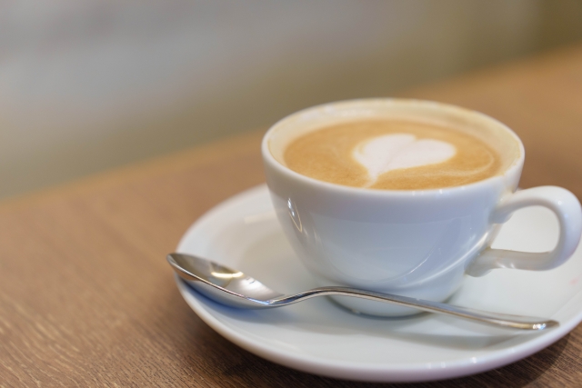 カフェラテとはイタリア発祥の濃厚でクリーミーなコーヒー飲料